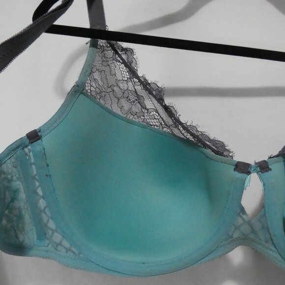 AG - ASHLEY GRAHAM | 40 DDD | Elegant Grey and Turquoise Lace Patterned Bra - Picture 13 of 16